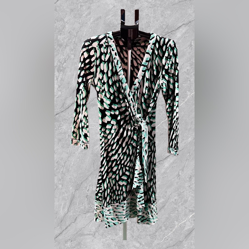 BCBGMaxAzria Black and White Patterned Long Sleeve Dress